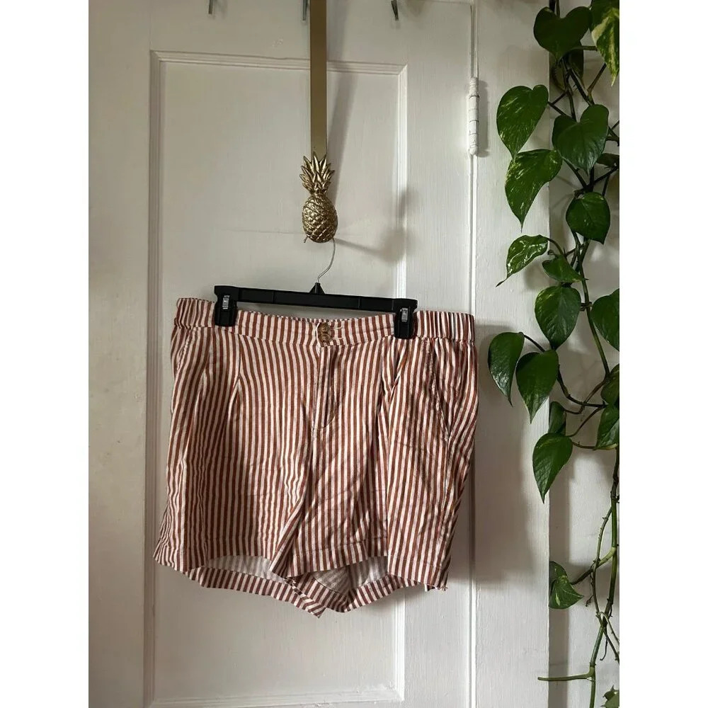 Liz Claiborne women’s size 14 striped shorts